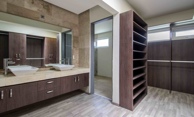 casa en venta en bosques  esmeralda