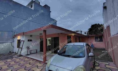 VENDO CASA SOBRE AVENIDA PRINCIPAL, DE UNA SOLA PLANTA