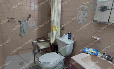 VENDO CASA SOBRE AVENIDA PRINCIPAL, DE UNA SOLA PLANTA