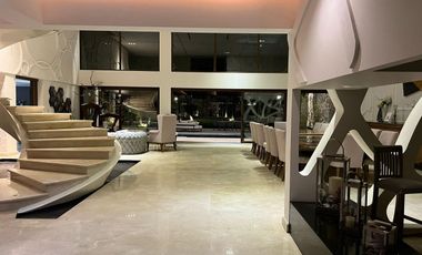 Residencia de Alta Gama en Venta – Jardines del Pedregal, Ciudad de México