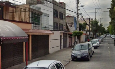 CASA EN VENTA   NICOLAS LEON   JARDIN BALBUENA CDMX.  RECUPERACION BANCARIA