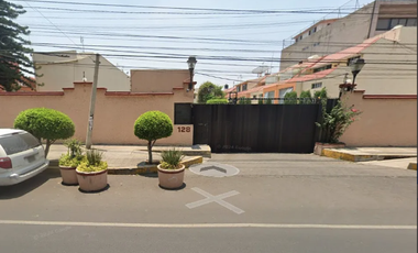 BONITA CASA EN CALZADA DEL HUESO 128. EN VENTA (REMATE BANCARIO)