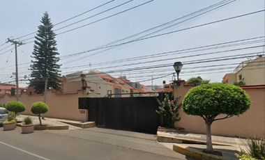 BONITA CASA EN CALZADA DEL HUESO 128. EN VENTA (REMATE BANCARIO)