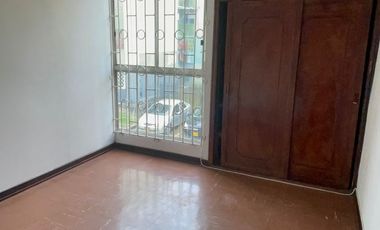¡Oportunidad en Soacha! Se vende apartamento ubicado en la Calle 13B #6Este-59, Apto 204, Conjunto San Carlos, SoachaCaracterísticas:  Área privada: 4