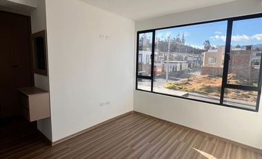 Casas por estrenar en Riobamba – Excelente ubicación y gran plusvalía al norte de Riobamba/25urb23