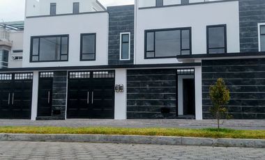 Casas por estrenar en Riobamba – Excelente ubicación y gran plusvalía al norte de Riobamba/25urb23