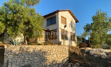 Leon Propiedades vende parcela con casa con hermosa vista al valle, en sector Miraflores, Curacaví.