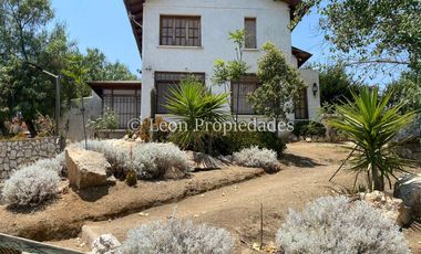 Leon Propiedades vende parcela con casa con hermosa vista al valle, en sector Miraflores, Curacaví.