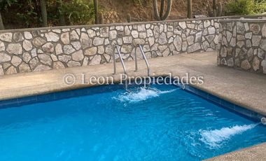 Leon Propiedades vende parcela con casa con hermosa vista al valle, en sector Miraflores, Curacaví.