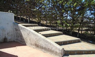 Leon Propiedades vende parcela con casa con hermosa vista al valle, en sector Miraflores, Curacaví.