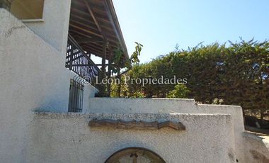Leon Propiedades vende parcela con casa con hermosa vista al valle, en sector Miraflores, Curacaví.