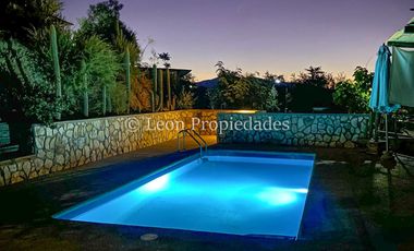 Leon Propiedades vende parcela con casa con hermosa vista al valle, en sector Miraflores, Curacaví.