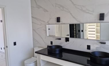 Casa en renta Prados Tepeyac, 4 recamaras, 4 baños, cochera 6 autos Zapopan
