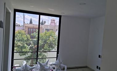 Casa en renta Prados Tepeyac, 4 recamaras, 4 baños, cochera 6 autos Zapopan