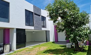 Casa en renta Prados Tepeyac, 4 recamaras, 4 baños, cochera 6 autos Zapopan
