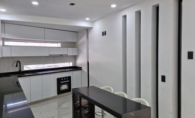 Casa en renta Prados Tepeyac, 4 recamaras, 4 baños, cochera 6 autos Zapopan