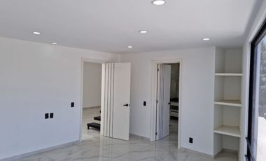Casa en renta Prados Tepeyac, 4 recamaras, 4 baños, cochera 6 autos Zapopan