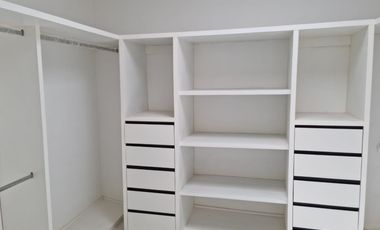 Casa en renta Prados Tepeyac, 4 recamaras, 4 baños, cochera 6 autos Zapopan