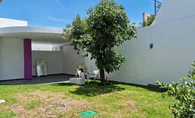 Casa en renta Prados Tepeyac, 4 recamaras, 4 baños, cochera 6 autos Zapopan