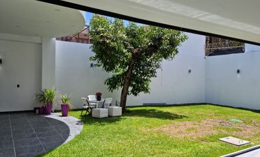 Casa en renta Prados Tepeyac, 4 recamaras, 4 baños, cochera 6 autos Zapopan