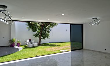 Casa en renta Prados Tepeyac, 4 recamaras, 4 baños, cochera 6 autos Zapopan