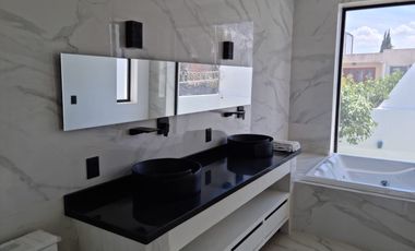 Casa en renta Prados Tepeyac, 4 recamaras, 4 baños, cochera 6 autos Zapopan