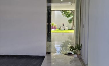 Casa en renta Prados Tepeyac, 4 recamaras, 4 baños, cochera 6 autos Zapopan