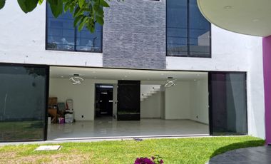 Casa en renta Prados Tepeyac, 4 recamaras, 4 baños, cochera 6 autos Zapopan
