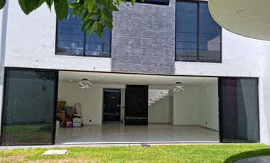 Casa en renta Prados Tepeyac, 4 recamaras, 4 baños, cochera 6 autos Zapopan
