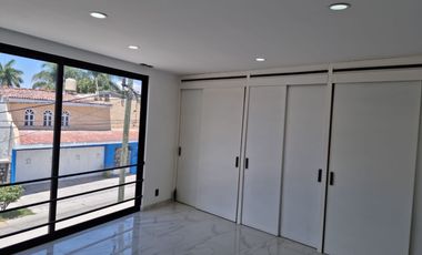 Casa en renta Prados Tepeyac, 4 recamaras, 4 baños, cochera 6 autos Zapopan