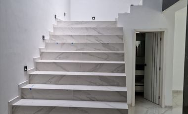Casa en renta Prados Tepeyac, 4 recamaras, 4 baños, cochera 6 autos Zapopan