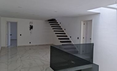 Casa en renta Prados Tepeyac, 4 recamaras, 4 baños, cochera 6 autos Zapopan