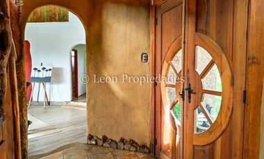 Leon Propiedades arrienda gran y hermosa casa en sector Lo Águila, Curacaví.