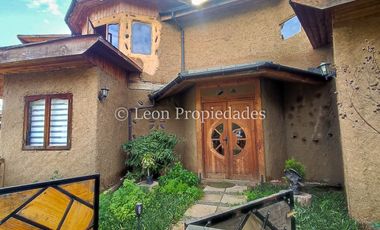 Leon Propiedades arrienda gran y hermosa casa en sector Lo Águila, Curacaví.