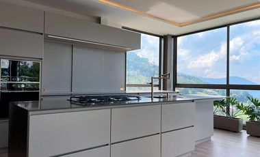 Casa en arriendo en Alto de Palmas, Envigado