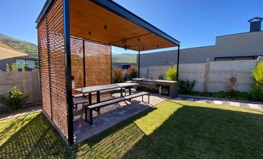 VENTA CASA MEDITERRANEA PIEDRA ROJA  2 PISOS, 3D + 3B + PIEZA SERVICIO + TERRAZA CON QUINCHO, COLEGIOS PEDREGALES, SAN ANSELMO, ALEMAN, SAN JOSE