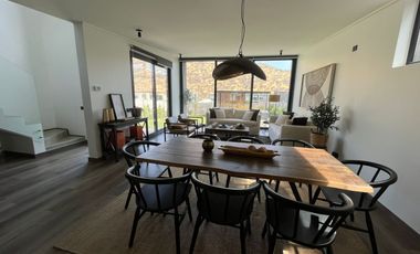 VENTA CASA MEDITERRANEA PIEDRA ROJA  2 PISOS, 3D + 3B + PIEZA SERVICIO + TERRAZA CON QUINCHO, COLEGIOS PEDREGALES, SAN ANSELMO, ALEMAN, SAN JOSE