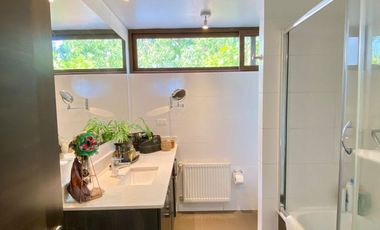 VENTA CASA MEDITERRANEA EN PIEDRA ROJA, 2 PISOS 3D + 3B + ESCRITORIO + PISCINA + TERRAZA + QUINCHO , COLEGIOS PEDREGALES, ALEMAN, SAN ANSELMO,SAN JOSE