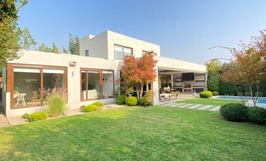 VENTA CASA MEDITERRANEA EN PIEDRA ROJA, 2 PISOS 3D + 3B + ESCRITORIO + PISCINA + TERRAZA + QUINCHO , COLEGIOS PEDREGALES, ALEMAN, SAN ANSELMO,SAN JOSE