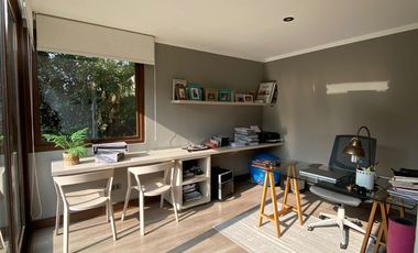 VENTA CASA MEDITERRANEA EN PIEDRA ROJA, 2 PISOS 3D + 3B + ESCRITORIO + PISCINA + TERRAZA + QUINCHO , COLEGIOS PEDREGALES, ALEMAN, SAN ANSELMO,SAN JOSE