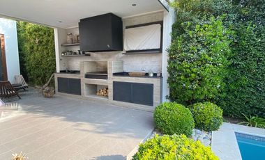 VENTA CASA MEDITERRANEA EN PIEDRA ROJA, 2 PISOS 3D + 3B + ESCRITORIO + PISCINA + TERRAZA + QUINCHO , COLEGIOS PEDREGALES, ALEMAN, SAN ANSELMO,SAN JOSE