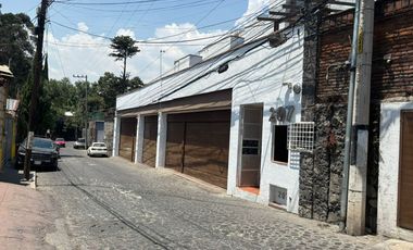 Se vende linda casa en condominio en Lomas Quebradas .