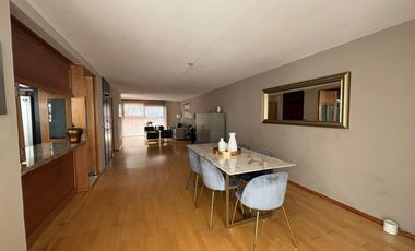 Se vende linda casa en condominio en Lomas Quebradas .