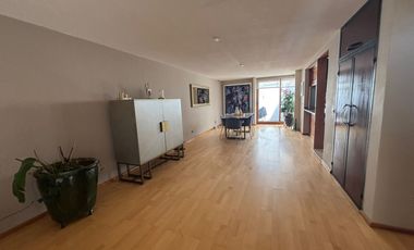 Se vende linda casa en condominio en Lomas Quebradas .
