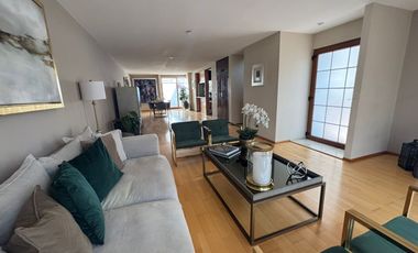Se vende linda casa en condominio en Lomas Quebradas .