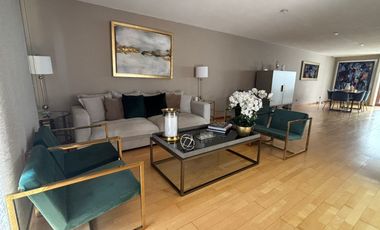 Se vende linda casa en condominio en Lomas Quebradas .