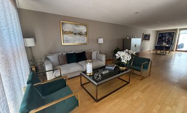 Se vende linda casa en condominio en Lomas Quebradas .