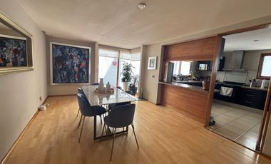 Se vende linda casa en condominio en Lomas Quebradas .