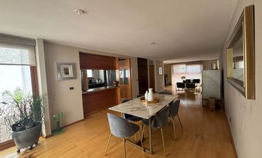 Se vende linda casa en condominio en Lomas Quebradas .
