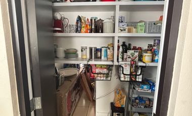 Se vende linda casa en condominio en Lomas Quebradas .